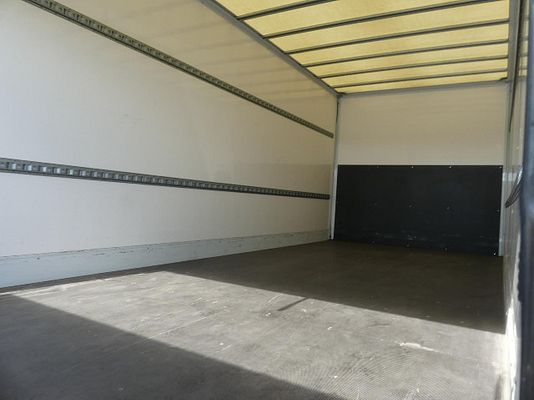 Vehicle image 5 / 7