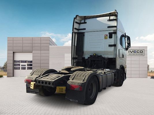 Vehicle image 3 / 6