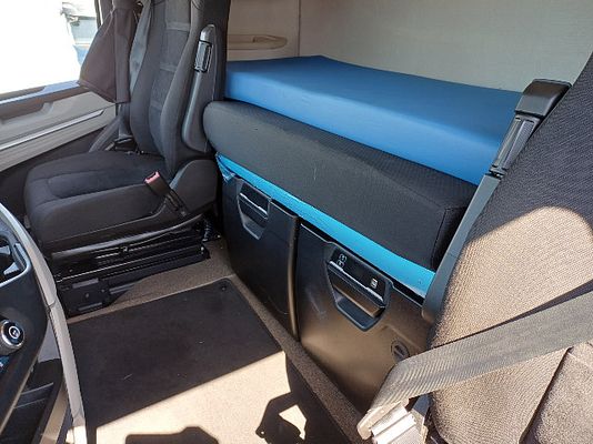 Vehicle image 8 / 14