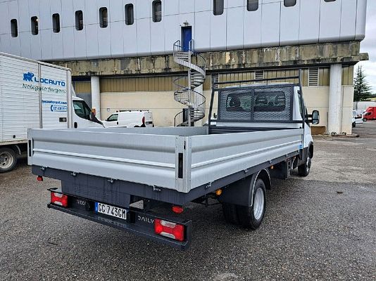 Vehicle image 5 / 11