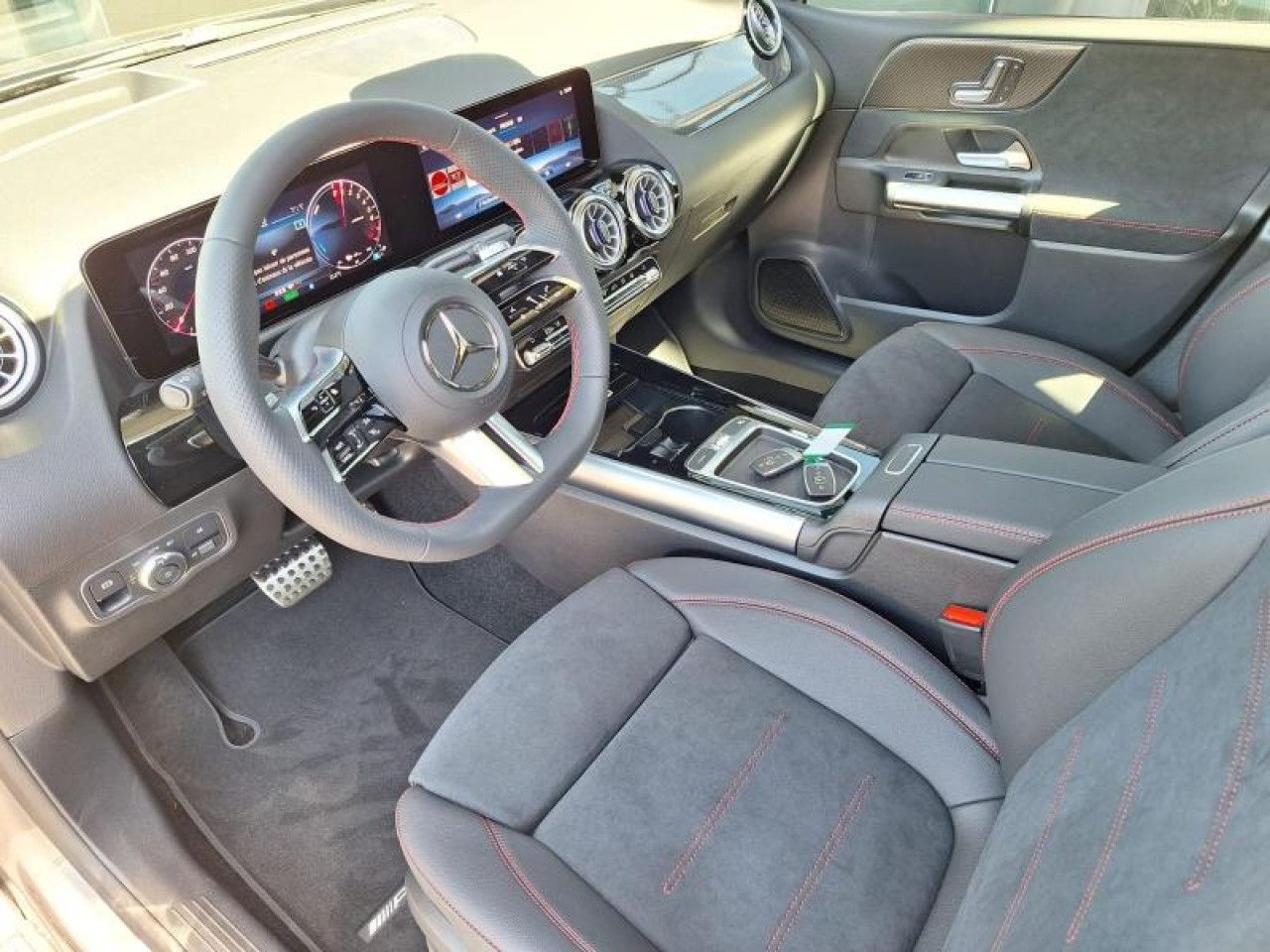 Photo du v&eacute;hicule 16 / 18