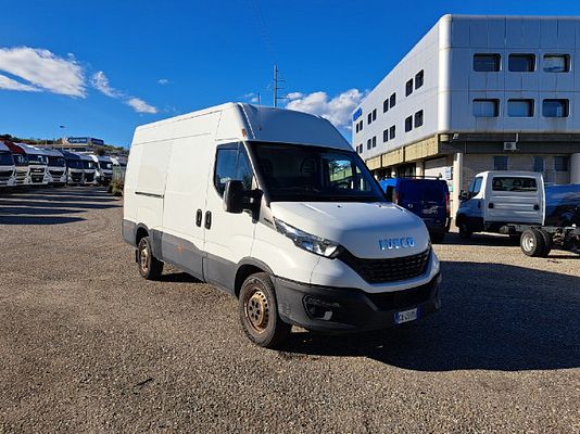 Vehicle image 2 / 14