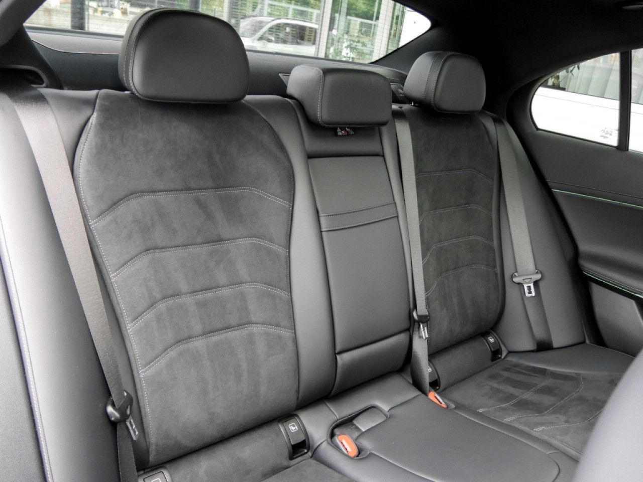 Mercedes-Benz E-Klasse – Bild 4