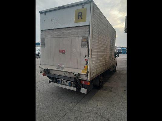 Vehicle image 11 / 16
