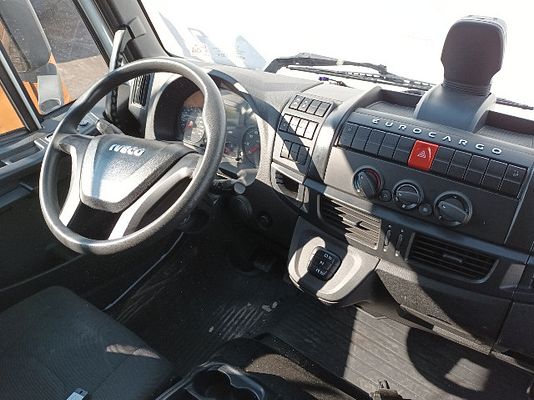 Vehicle image 5 / 6