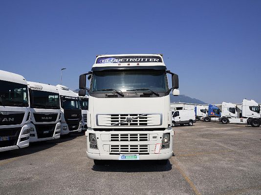 Vehicle image 8 / 16