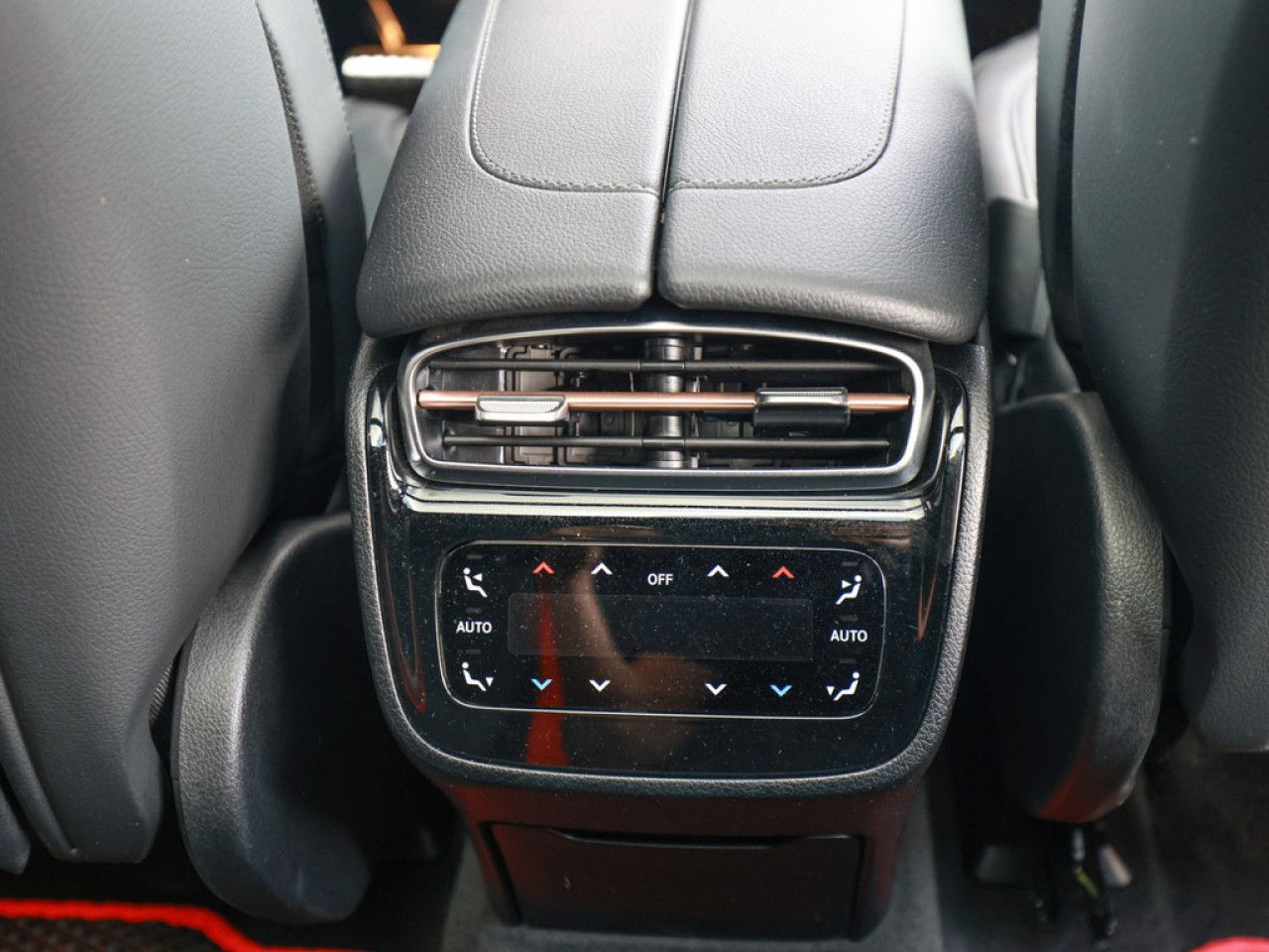Mercedes-Benz EQE SUV – Bild 11