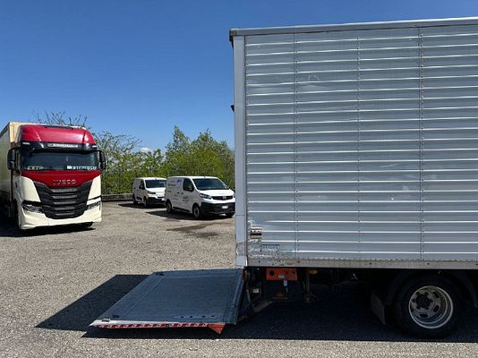 Vehicle image 6 / 14