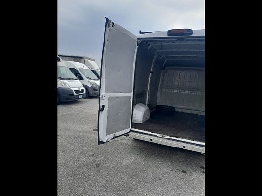 Vehicle image 12 / 20