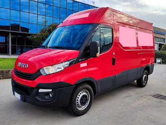 Vehicle image 1 / 9