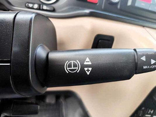 Vehicle image 11 / 14