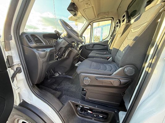 Vehicle image 14 / 15