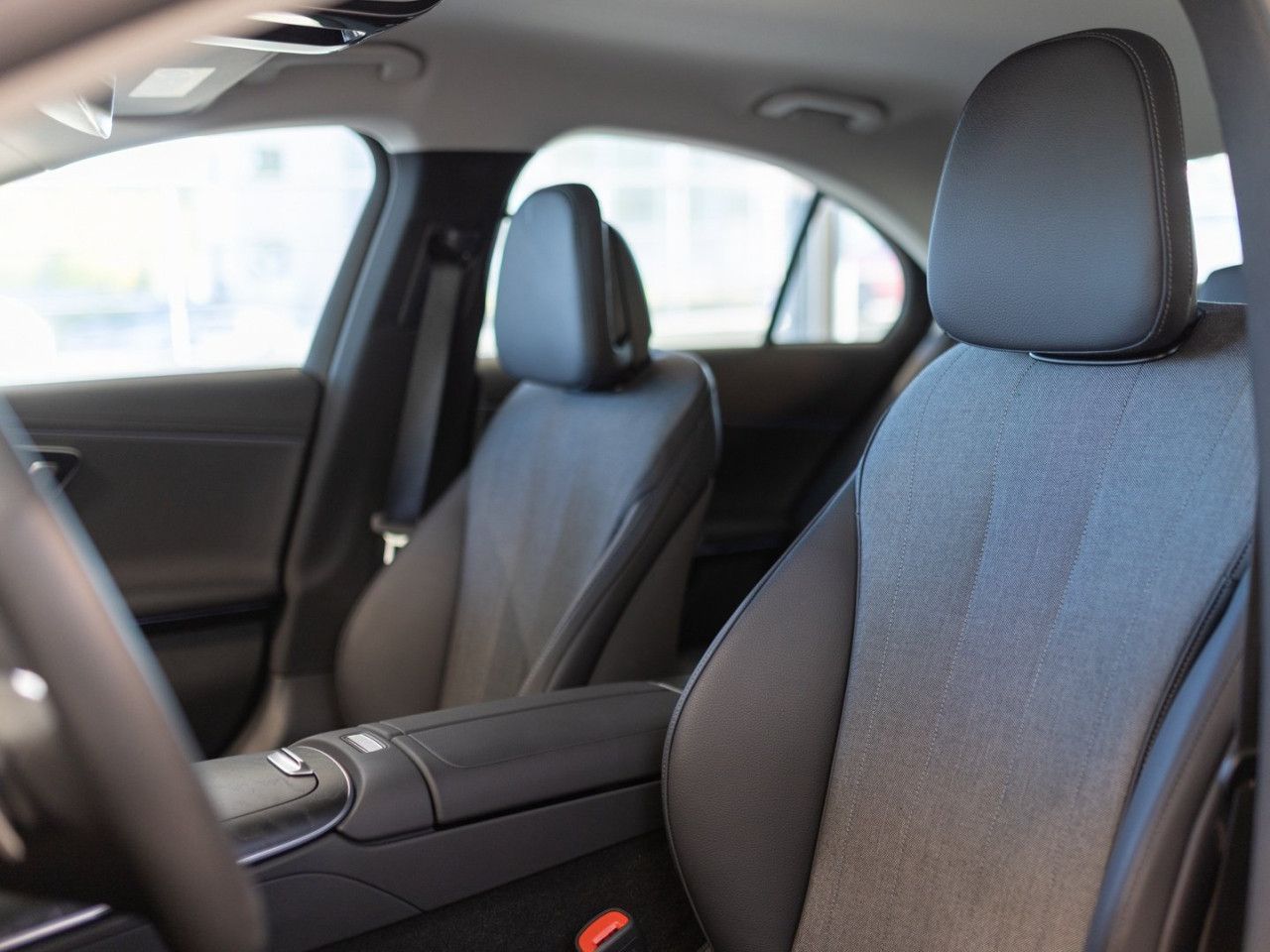 Mercedes-Benz E-Klasse – Bild 8