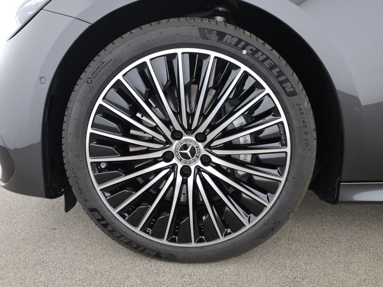 Mercedes-Benz E-Klasse – Bild 16