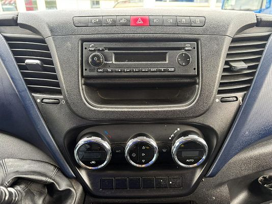 Vehicle image 14 / 15