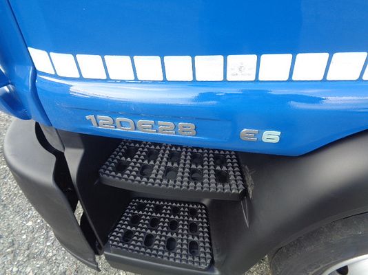 Vehicle image 4 / 22