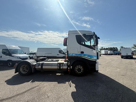 Vehicle image 9 / 13