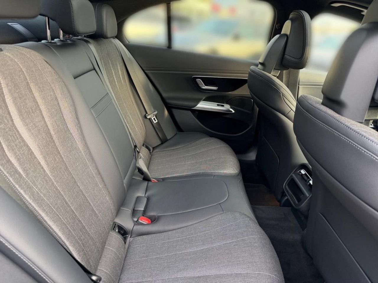 Mercedes-Benz E-Klasse – Bild 12
