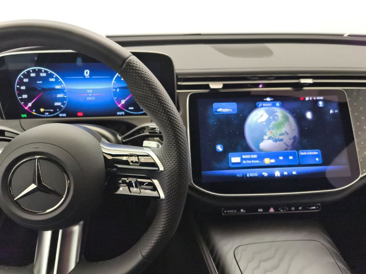 Mercedes-Benz E-Klasse – Bild 17