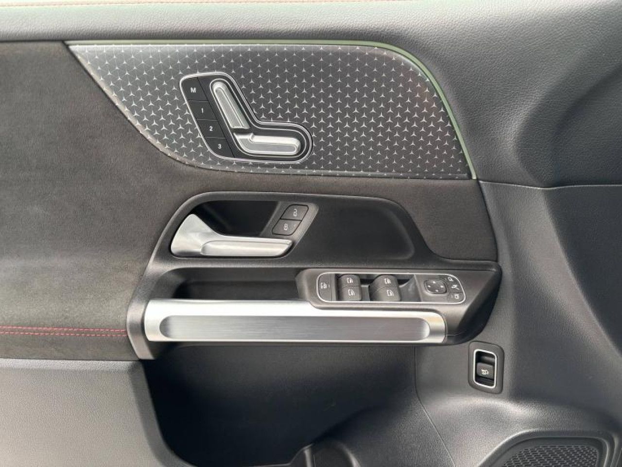 Photo du v&eacute;hicule 13 / 16