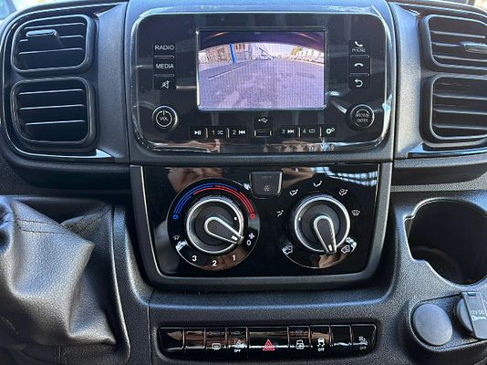 Vehicle image 12 / 13