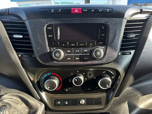 Vehicle image 2 / 14