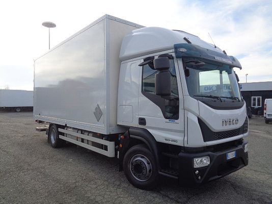 Vehicle image 2 / 18