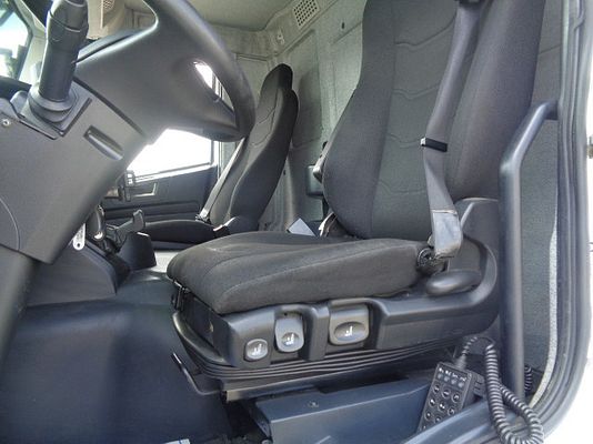Vehicle image 9 / 15