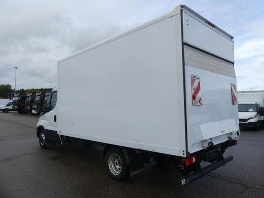 Vehicle image 3 / 7