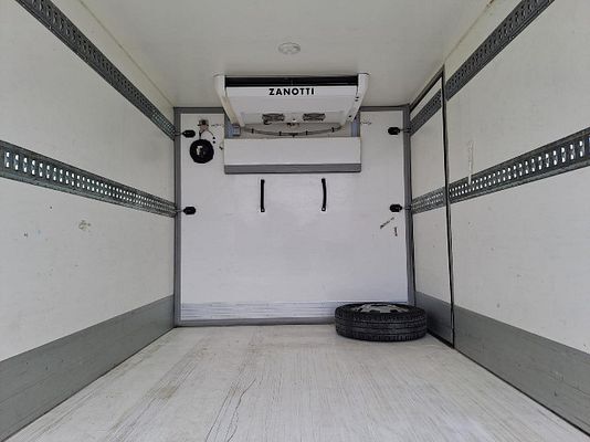 Vehicle image 10 / 17