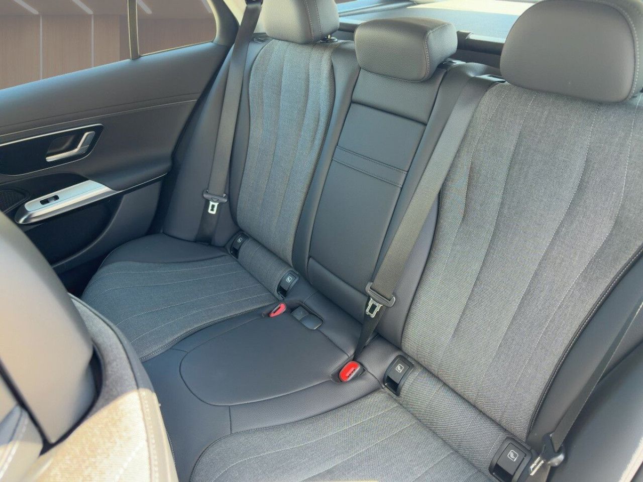 Mercedes-Benz E-Klasse – Bild 15