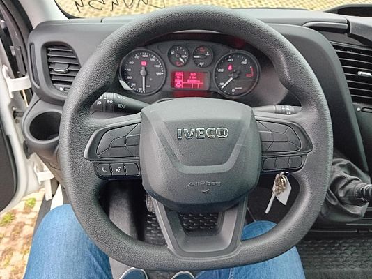 Vehicle image 8 / 10