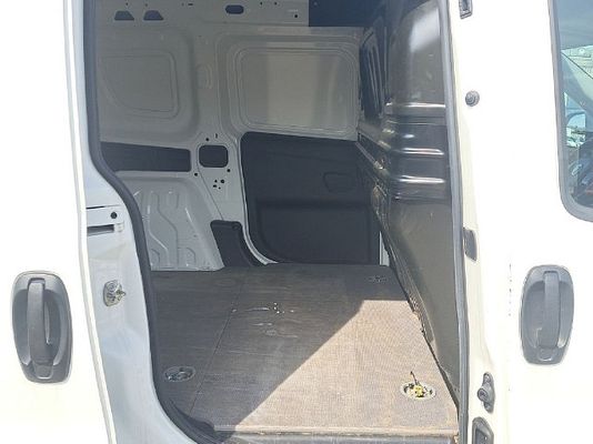 Vehicle image 6 / 13