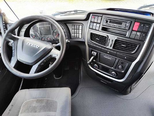 Vehicle image 7 / 12