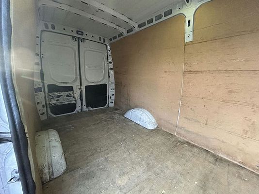 Vehicle image 5 / 14