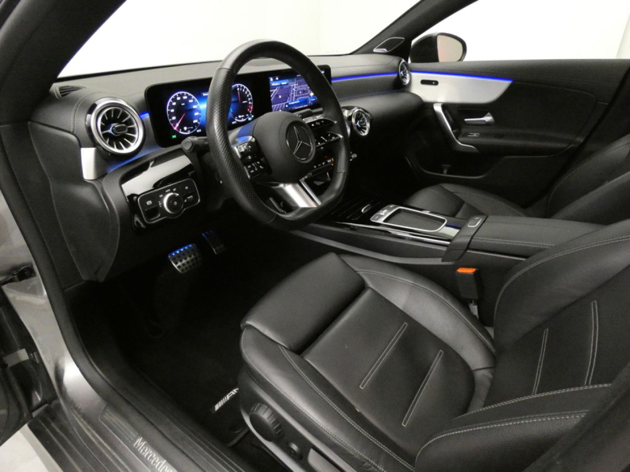 Photo du v&eacute;hicule 14 / 18