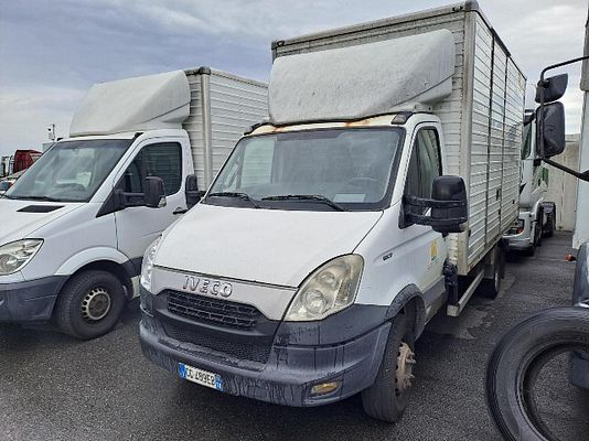 Vehicle image 2 / 6