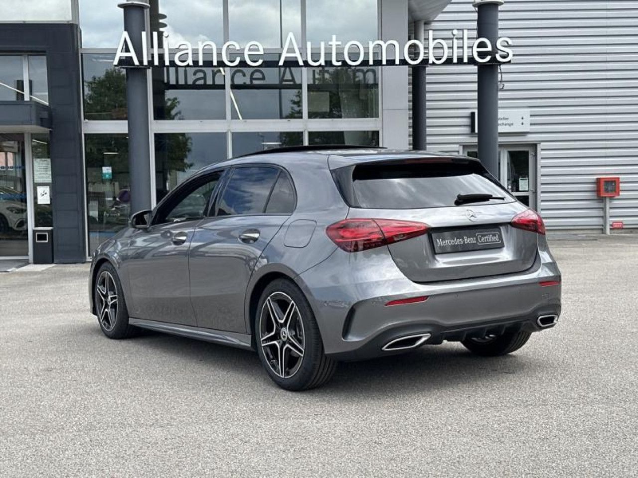 Photo du v&eacute;hicule 3 / 18