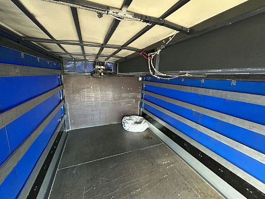 Vehicle image 7 / 19