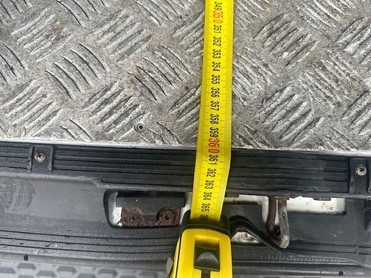 Vehicle image 8 / 19