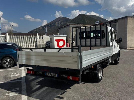 Vehicle image 6 / 7