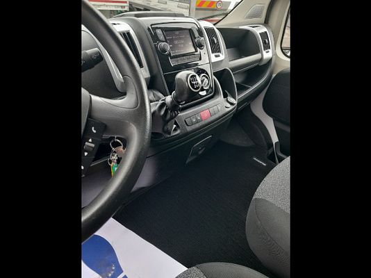 Vehicle image 11 / 21