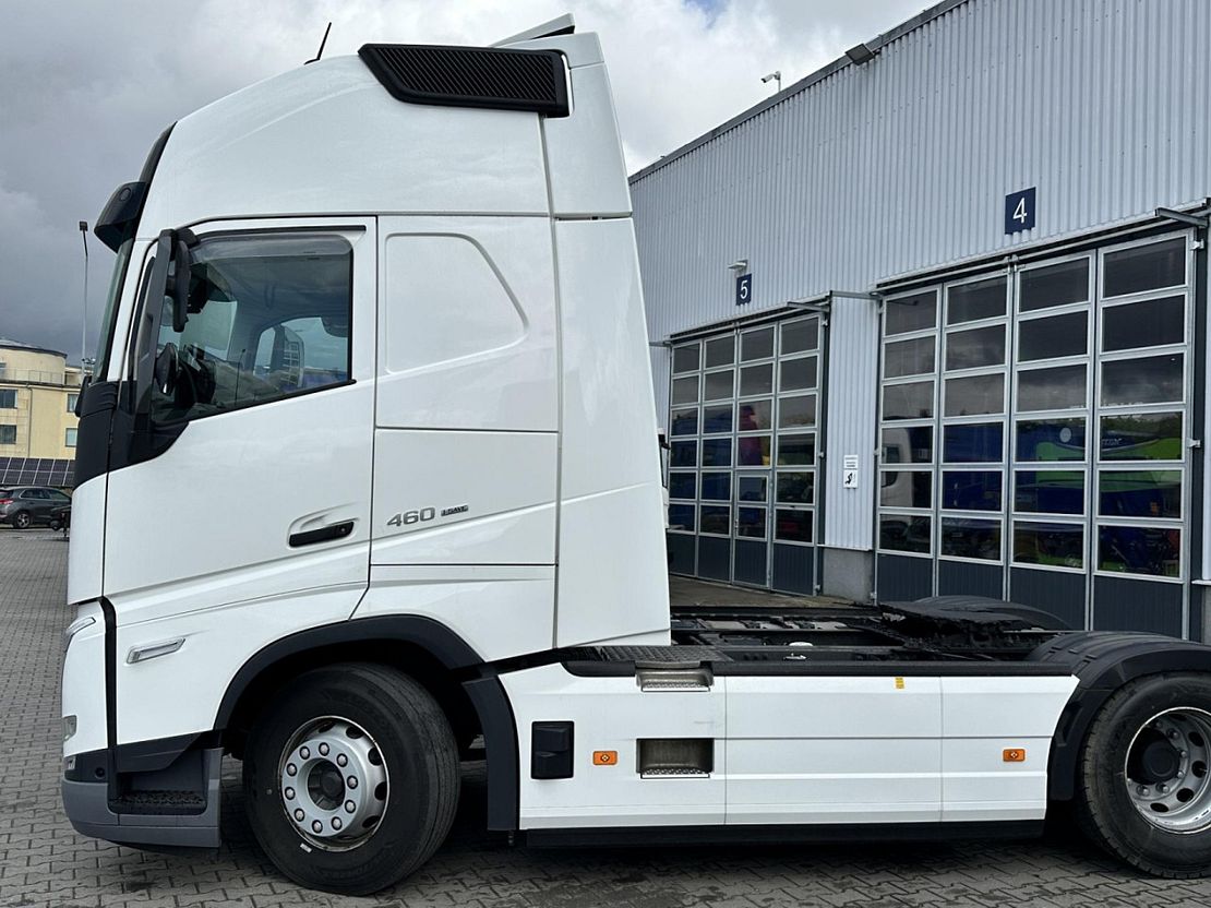 Vehicle image 9 / 20