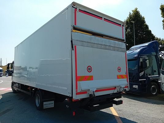 Vehicle image 4 / 11