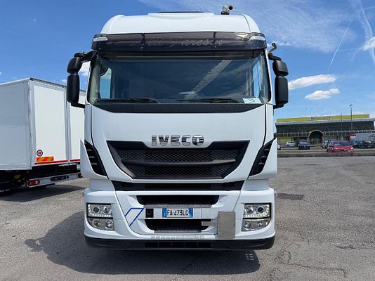 Vehicle image 4 / 15