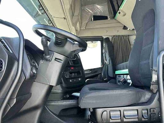 Vehicle image 8 / 17