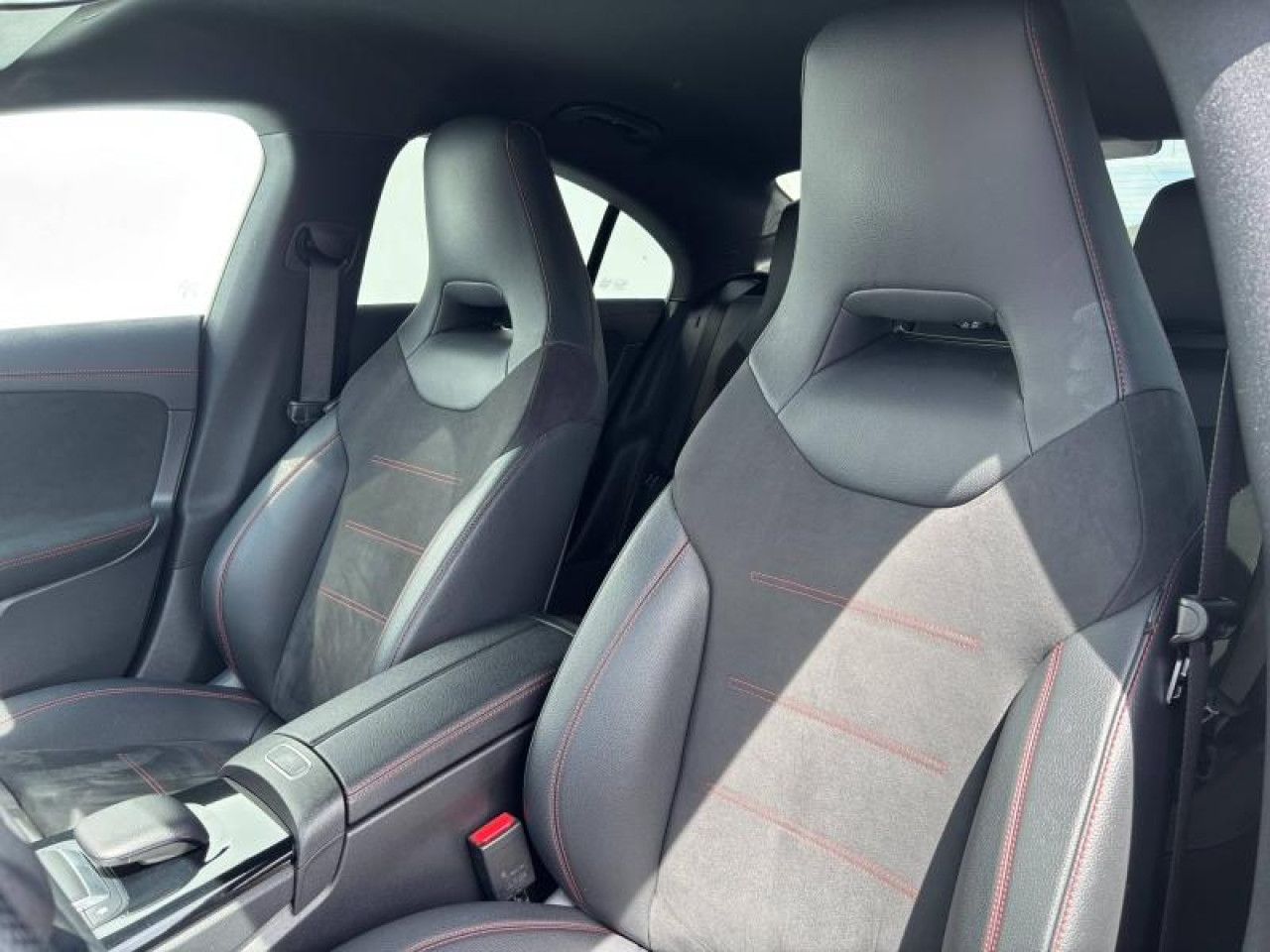 Photo du v&eacute;hicule 9 / 13