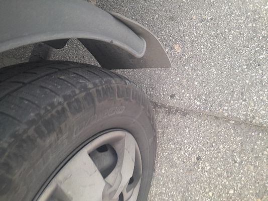 Vehicle image 8 / 16