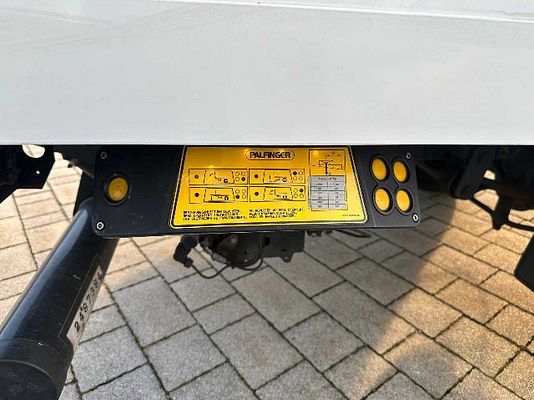 Vehicle image 9 / 13