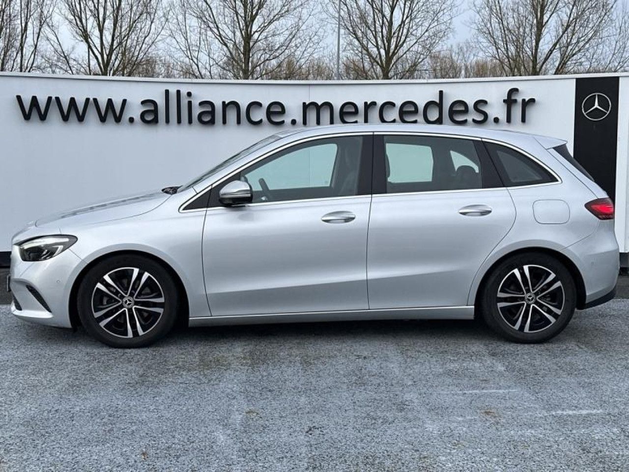 Photo du v&eacute;hicule 2 / 18